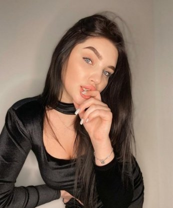 Сексуальная бомба с огненными формами приглашает к себе в гости состоятельного мужчину. Обещаю, ты уйдешь от меня счастливым и довольным. Жду звонка! 10981, 23 года