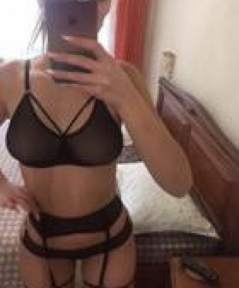 Уверена, что каждая встреча со мной будет незабываемой и полна страсти. Мои услуги охватывают широкий спектр: классический и эротический массаж, эксперименты в постели, ролевые игры и многое другое. Обращайтесь ко мне, и я окуну вас в мир удовольствия и наслаждения. Я готова подарить вам незабываемые эмоции и удовлетворение. У меня есть отличные отзывы от довольных клиентов, которые являются подтверждением моей профессиональности и индивидуального подхода к каждому гостю. 🔥 Я живу в Москве и готова принять вас у себя или приехать к вам. ❣️ На моих фото вы увидите гармонию красоты и страсти. С нетерпением жду вашего звонка! 4009, 26 лет